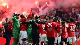 PSV is kampioen en dat wordt flink gevierd door de fans