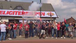 Honderden PSV-aanhangers hebben donderdag in Erp nogmaals het landskampioenschap van hun favoriete club gevierd. En als het aan hen ligt, staan ze er volgend jaar weer.