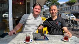 Koen (34) begeleidt statushouders: 'Ik krijg er veel liefde voor terug'
