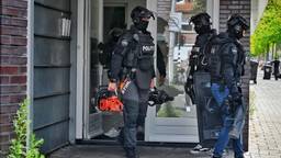 Politieteam doet inval in appartementencomplex, man opgepakt