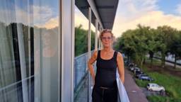 Jolanda Schreuders wordt ziek van de hitte in haar appartement