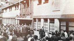 Onthulling van de plaquette in 1953 (foto: Wim Wich, via Joris Kaper uit boek 'PSV tijdens de Tweede Wereldoorlog').