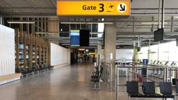Bijna geen passagiers op Eindhoven Airport (foto: Jos Verkuijlen)