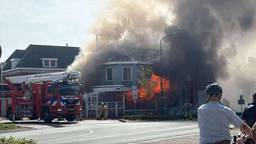 Gewonde bij zeer grote brand in cafetaria, pand volledig verwoest