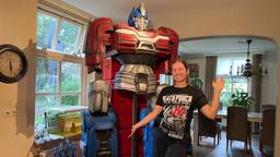 Lonneke als robot Optimus Prime op rode loper in New York