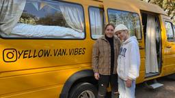 Lieve en Veronique toeren met oude Belgische bijbelschoolbus door Europa