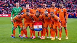 Het Nederlands elftal met Bart Verbruggen en Virgil van Dijk (foto: Andre Weening/Orange Pictures).