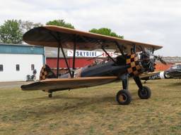 De Boeing Stearman en de DHC-1 Chipmunk. Foto: Vliegend Museum Seppe.