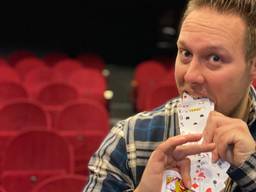 Lars van Tuijl houdt van grote trucs en timmert twaalf en half jaar aan de weg als goochelaar