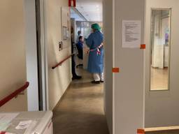 De gang op de corona-intensive care afdeling van het MMC. Foto: Omroep Brabant.