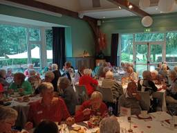 Gezellig samen lunchen voor eenzame ouderen