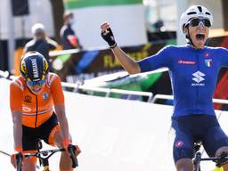 Marianne Vos moet het hoofd buigen voor de Italiaanse Elisa Balsamo (Foto: AP Photo/Olivier Matthys via ANP).