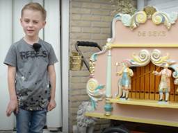 Juliën vindt de beeldjes op het orgel het mooist (Foto: Omroep Tilburg).