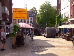 Boeteregen in de Tilburgse Nieuwlandstraat (archieffoto: Omroep Brabant).