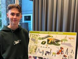 Tijn met zijn ontwerp (foto: Esther Broers).