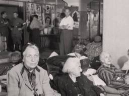 Teruggekeerde joodse Nederlanders in Eindhoven (foto: NIOD).