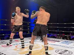Joris in actie op het kickboksgala in Tilburg (Foto: Imke van de Laar)