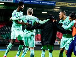 Ontlading bij de PSV-spelers na de winnende goal tegen NEC (Foto: OrangePictures)