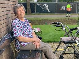 Tiny (90) kijkt vanuit voortuin op golftoernooi: 'Veel kwallen gezien'