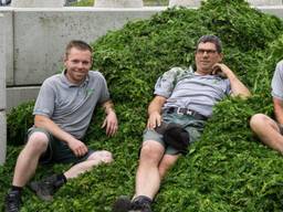 Werner Toonen (l) met zijn collega's van de Taxus Taxi (foto: Taxus Taxi).