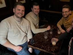 Daan, Bart, Danny en Kevin in de Ierse Pub (foto: Yannick Wezenbeek).