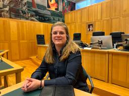 Ria helpt mensen met geldproblemen die voor de rechter moeten komen  (foto: Megan Hanegraaf).