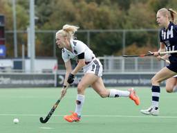 Trijntje Beljaars (links) is topscorer in de Hoofdklasse (foto: AH&BC).