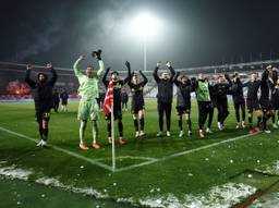 PSV viert de overwinning in Belgrado (foto: ANP).