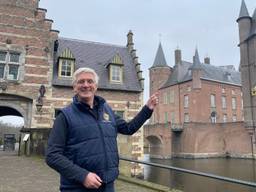 Te koop: stukje dak van het kasteel in Heeswijk