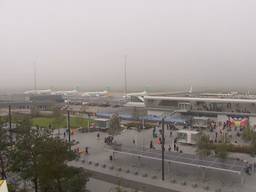 De mist vrijdagochtend op Eindhoven Airport (foto: Omroep Brabant).