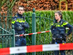 De politie bij de bed and breakfast in Valkenswaard (foto: Rico Vogels/SQ Vision).