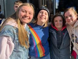 Deze meiden voelen zich Oya Lélé: 'Sinds half acht in de rij voor K3'