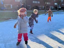 Schaatspret op een schaatsbaantje (archieffoto: Nancy Sterreberg).