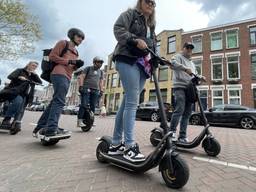 180 steprijders trekken door de stad uit protest tegen hoge boetes (foto: Alain Heeren). 