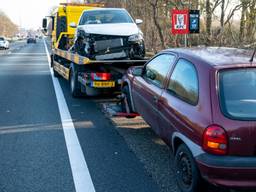 Bij het ongeluk op de A27 waren vijf auto's betrokken (foto: Marcel van Dorst/SQ Vision).