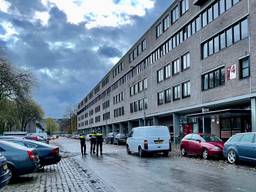 Onderzoek bij flat aan Echternachlaan is in volle gang (foto: Stan Hamacher).