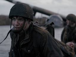 Scene uit de speelfilm met de Britse soldaten voor de 'glider' (foto: Slag om de Schelde/The Forgotten Battle).