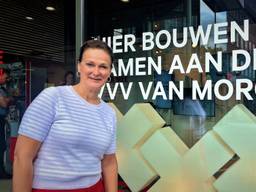 Hildegard Assies voor de pop-up VVV in Breda (foto: Raoul Cartens).