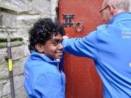 Ruben, klaar om de kerktoren te beklimmen. (Foto: Make a Wish Nederland)