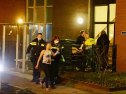 Man gewond bij steekpartij in Escharen, bebloede vrouw aangehouden