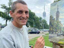 Jos fietst met schildersezel door de streek en zet mooiste plekjes op doek