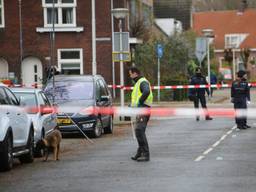 Het politieonderzoek op de Locomotiefstraat in Eindhoven wordt vrijdag voortgezet (foto: Arno van der Linden/SQ Vision).