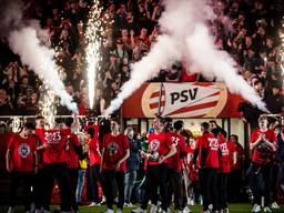 Fans huldigen PSV'ers na bekerzege op Ajax
