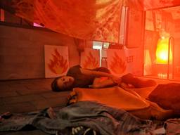 Scoutingleden speelden als slachtoffer mee in de oefening. (Foto: Toby de Kort)