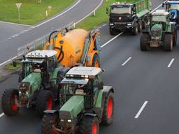 Boze boeren blokkeerden vrijdagavond delen van de A2 (foto: Omroep Brabant).