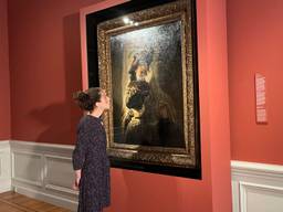 Bezoekers kunnen De Vaandeldrager van Rembrandt van dichtbij bekijken in het Noordbrabants Museum (foto: Imke van de Laar)