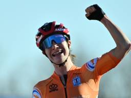 Marianne Vos flikt het, weer wereldkampioen veldrijden (foto: ANP).