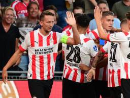 PSV-spelers vieren de openingstreffer tegen AS Monaco (Foto: ANP)