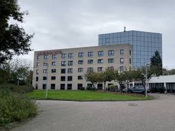 In dit voormalige Mövenpick Hotel wil het Bossche college 250 asielzoekers gaan opvangen (foto: Megan Hanegraaf).