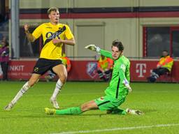 Sydney van Hooijdonk scoort voor NAC (foto: OrangePictures).